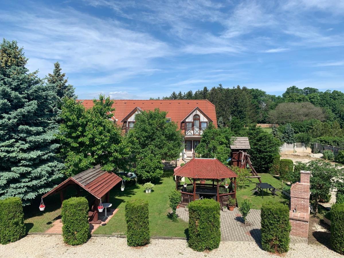 Toth Vendeghaz Hotel Buk Bagian luar foto