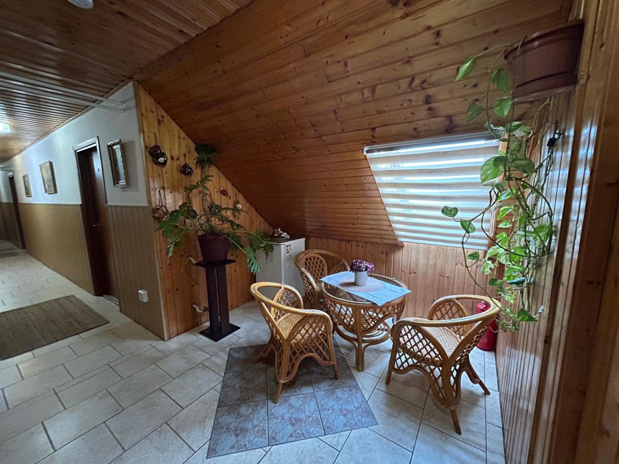 Toth Vendeghaz Hotel Buk Bagian luar foto