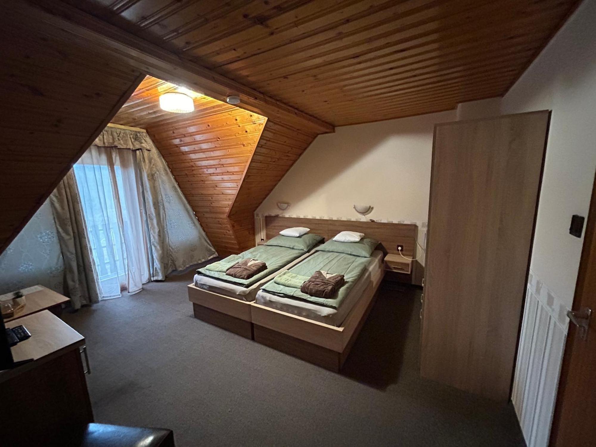 Toth Vendeghaz Hotel Buk Bagian luar foto