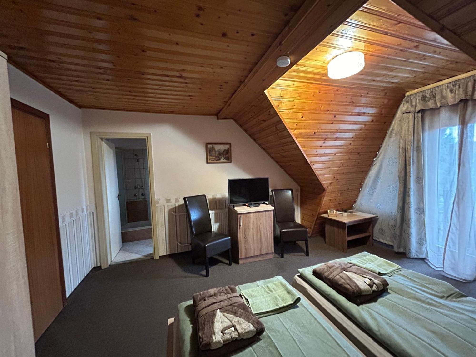 Toth Vendeghaz Hotel Buk Bagian luar foto