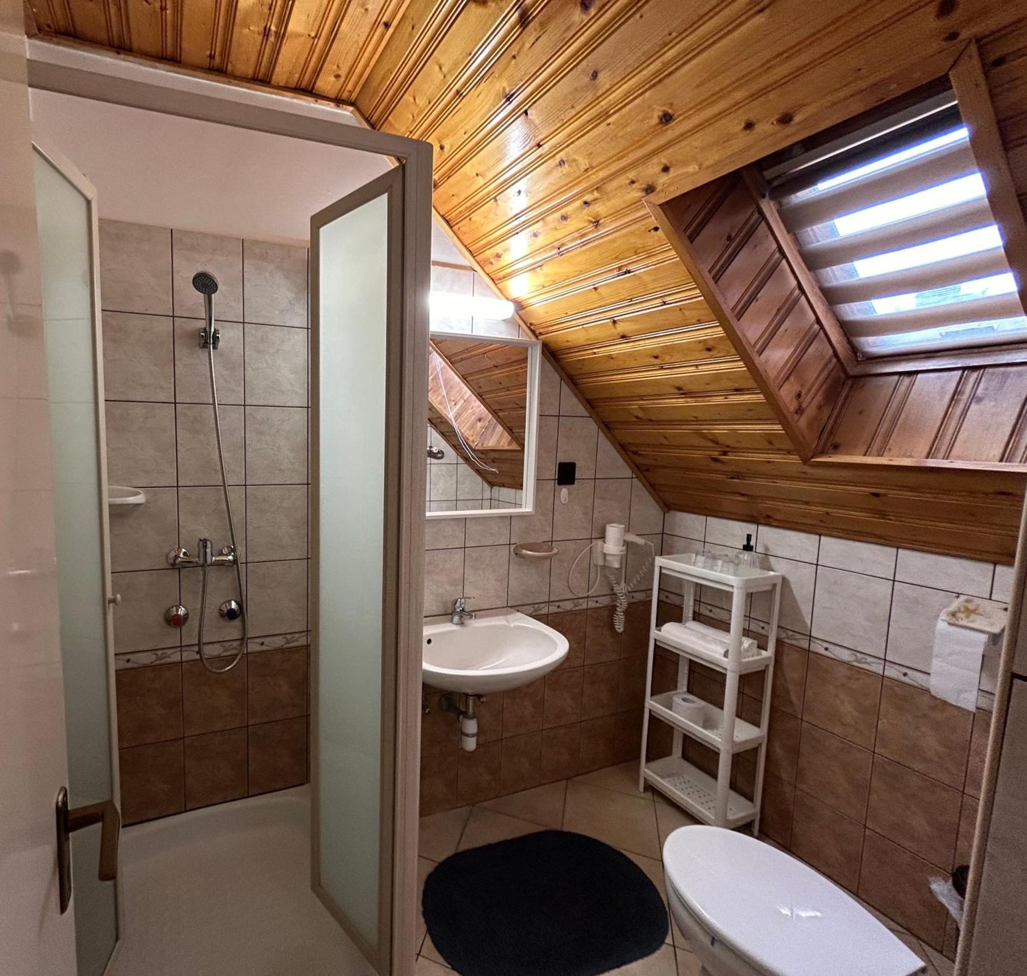 Toth Vendeghaz Hotel Buk Bagian luar foto