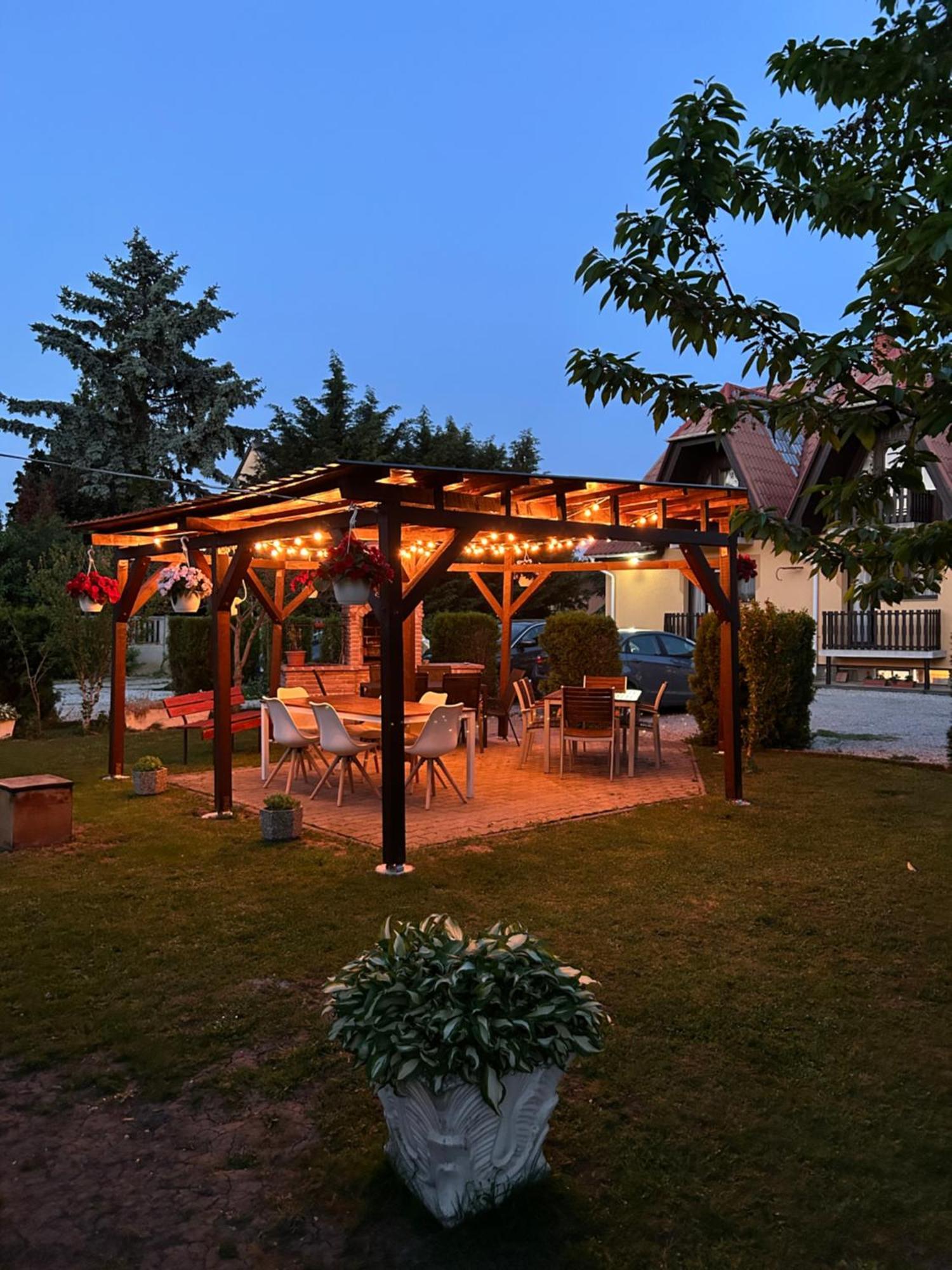 Toth Vendeghaz Hotel Buk Bagian luar foto