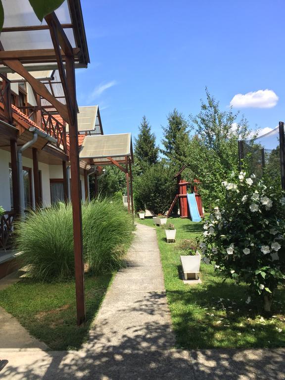 Toth Vendeghaz Hotel Buk Bagian luar foto