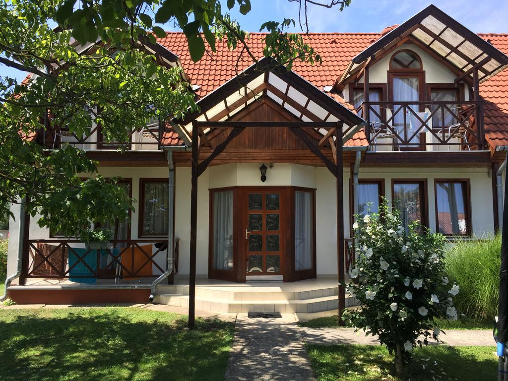 Toth Vendeghaz Hotel Buk Bagian luar foto