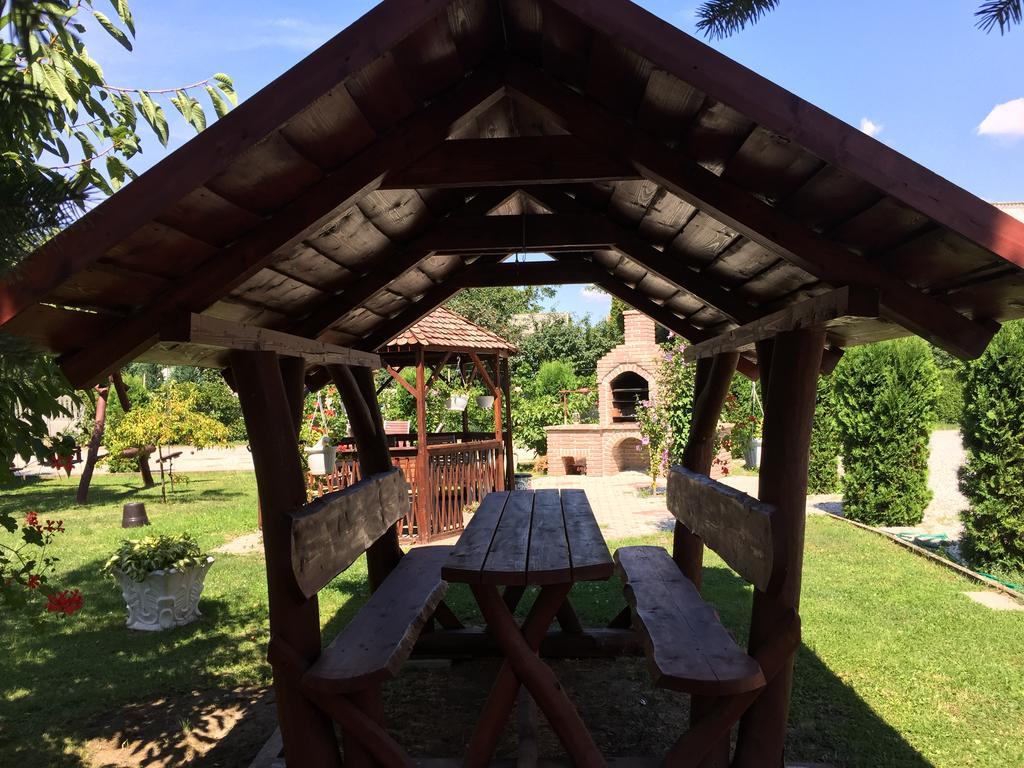 Toth Vendeghaz Hotel Buk Bagian luar foto